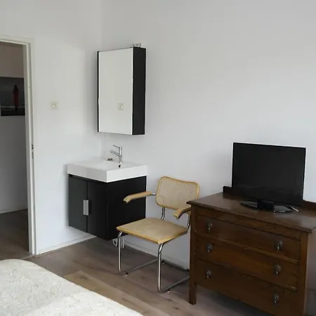 Stern Apartment *